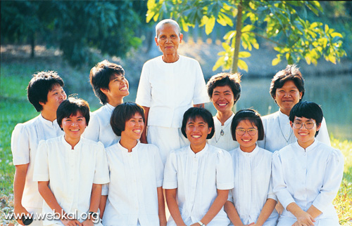 หล่อรูปเหมือนทองคำ บูชาธรรมคุณยายอาจารย์ฯ ๒๒ เมษายน วันคุ้มครองโลก ร่วมใจกันหล่อรูปเหมือนทองคำคุณยายอาจารย์มหารัตนอุบาสิกาจันทร์ ขนนกยูง