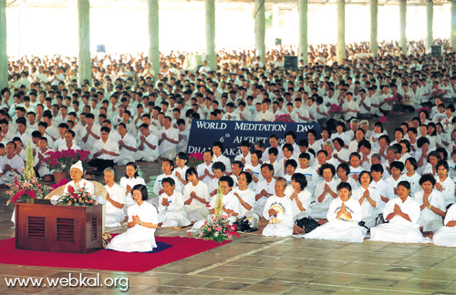 หล่อรูปเหมือนทองคำ บูชาธรรมคุณยายอาจารย์ฯ ๒๒ เมษายน วันคุ้มครองโลก ร่วมใจกันหล่อรูปเหมือนทองคำคุณยายอาจารย์มหารัตนอุบาสิกาจันทร์ ขนนกยูง