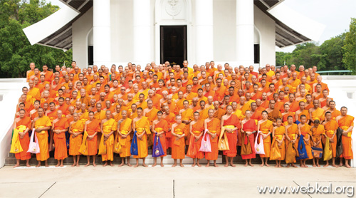 ทำไมพระภิกษุจากวัดต่าง ๆ จึงต้องไปถวายกำลังใจ หลวงพ่อธัมมชโย