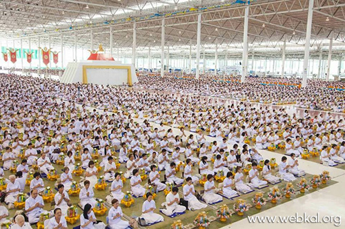 ศิษย์วัดพระธรรมกายทำอย่างนี้ เพราะอะไร ? , อยู่ในบุญ , วารสารอยู่ในบุญ , แม็กกาซีน , หนังสือธรรมะ , วัดพระธรรมกาย , คำสอนวัดพระธรรมกาย , อานิสงส์แห่งบุญ , ทบทวนบุญ , พระพุทธศาสนา