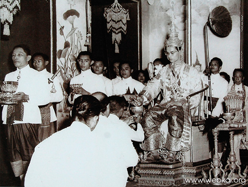 พระบาทสมเด็จพระปรมินทรมหาภูมิพลอดุลยเดช มหิตลาธิเบศร รามาธิบดี จักรีนฤบดินทร สยามินทราธิราช บรมนาถบพิตร , อยู่ในบุญ , วารสาร , อยู่ในบุญตุลาคม , อานิสงส์แห่งบุญ , นิตยสาร , หนังสือธรรมะ , วัดพระธรรมกาย , รัชกาลที่ 9 , ในหลวง