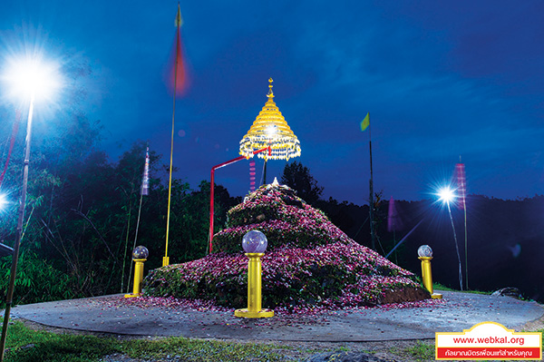 อยู่ในบุญ , วัดพระธรรมกาย , ธรรมกาย , วารสาร , หนังสือ , หนังสืออยู่ในบุญ , หนังสือธรรมะ , บุญ , หลวงพ่อธัมมชโย , หลวงพ่อทัตตชีโว , พระมงคลเทพมุนี , case study , ฝันในฝัน , สื่อธรรมะ , วิชชาธรรมกาย , ธรรมกายเจดีย์ , สวดธรรมจักร , ธัมมจักกัปปวัตตนสูตร , world peace , พระสัมมาสัมพุทธเจ้า , พระพุทธเจ้า , พุทธพจน์ , คำสอนหลวงปู่ , คำสอนคุณยาย , คำสอนหลวงพ่อธัมมชโย , ฉัตรพระเจดีย์ดินดอยพุทธ , เจดีย์ , เชียงใหม่ , ถวายฉัตร , รัตนชาติ , พระพุทธศาสนา