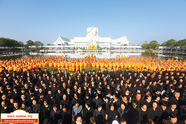 อยู่ในบุญ , วัดพระธรรมกาย , ธรรมกาย , วารสาร , หนังสือ , หนังสืออยู่ในบุญ , หนังสือธรรมะ , บุญ , หลวงพ่อธัมมชโย , หลวงพ่อทัตตชีโว , พระมงคลเทพมุนี , case study , ฝันในฝัน , สื่อธรรมะ , วิชชาธรรมกาย , ธรรมกายเจดีย์ , สวดธรรมจักร , ธัมมจักกัปปวัตตนสูตร , world peace , พระสัมมาสัมพุทธเจ้า , พระพุทธเจ้า , พุทธพจน์ , คำสอนหลวงปู่ , คำสอนคุณยาย , คำสอน , วัดพระธรรมกายร่วมพิธี วางดอกไม้จันทน์ ในพระราชพิธีถวายพระเพลิงพระบรมศพ พระบาทสมเด็จพระปรมินทรมหาภูมิพลอดุลยเดช บรมนาถบพิตร