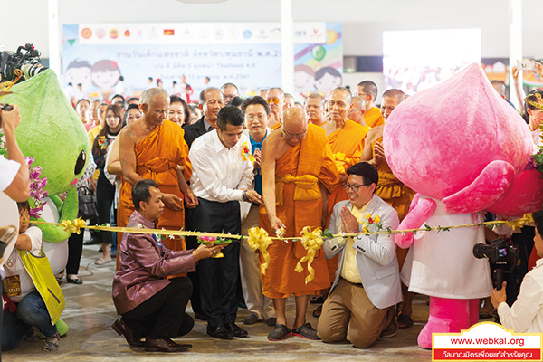 อยู่ในบุญ , วัดพระธรรมกาย , ธรรมกาย , วารสาร , หนังสือ , หนังสืออยู่ในบุญ , หนังสือธรรมะ , บุญ , หลวงพ่อธัมมชโย , หลวงพ่อทัตตชีโว , พระมงคลเทพมุนี , case study , ฝันในฝัน , สื่อธรรมะ , วิชชาธรรมกาย , ธรรมกายเจดีย์ , สวดธรรมจักร , ธัมมจักกัปปวัตตนสูตร , world peace , พระสัมมาสัมพุทธเจ้า , พระพุทธเจ้า , พุทธพจน์ , คำสอนหลวงปู่ , คำสอนคุณยาย , คำสอนหลวงพ่อธัมมชโย , อยู่ในบุญเดือนกุมภาพันธ์2561 , สมาธิ , หยุดเป็นตัวสำเร็จ , พระพุทธศาสนา , 072 , หยุดใจ , ศูนย์กลางกายฐานที่ 7 , วันเด็ก , วันที่เด็กรอคอย