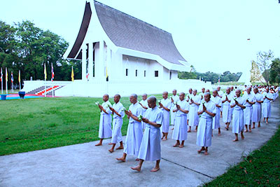 บรรพชาอุปสมบทธรรมทายาทนานาชาติ