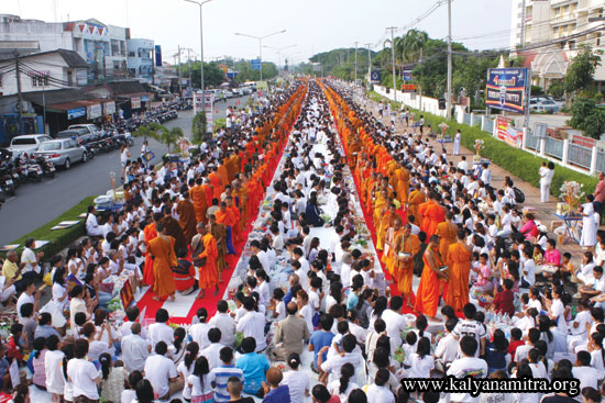 ตักบาตรพระ