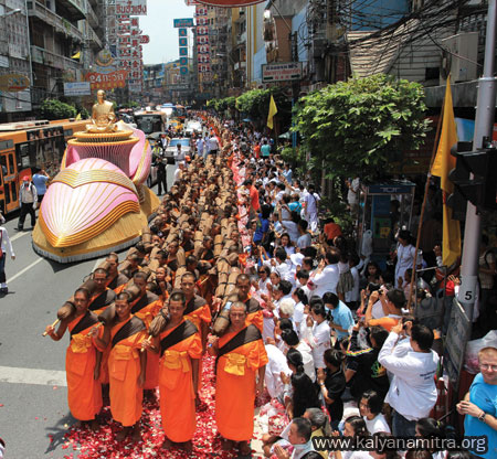 ธุดงค์ธรรมชัย อัญเชิญรูปหล่อทองคำพระมงคลเทพมุนี 