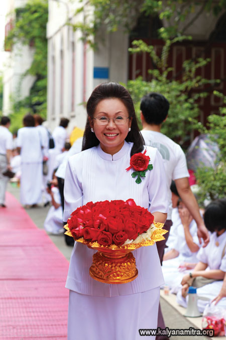 เดินธุดงค์ โปรยกลีบกุหลาบ พรสรร กำลังเอก