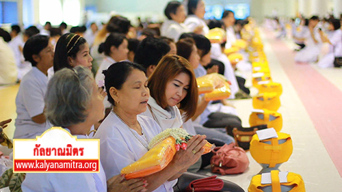 พิธีขอขมา รับบาตรและผ้าไตร ในโครงการอุปสมบทหมู่ภาคฤดูร้อน 100,000 ครั้งที่ 9