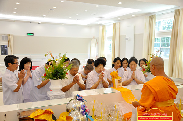 วัดพระธรรมกายฟลอริดา จัดพิธีบูชาข้าวพระ