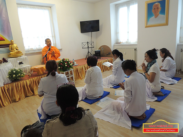 วัดพระธรรมกายออสเตรีย  จัดพิธีบูชาข้าวพระ