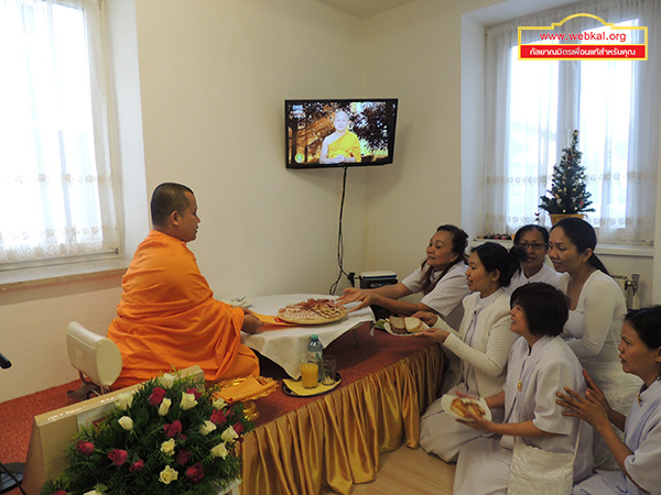 วัดพระธรรมกายออสเตรีย  จัดพิธีบูชาข้าวพระ