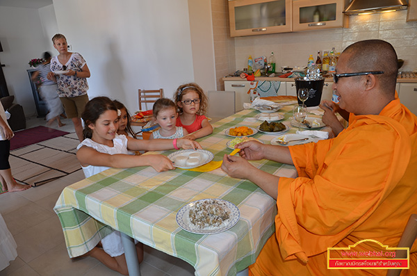 วัดพระธรรมกายอิตาลี จัดปฏิบัติธรรมบ้านกัลยาณมิตร 