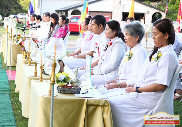 วัดพระธรรมกายมินเนโซตา ประเทศสหรัฐอเมริกา จัดพิธีจุดโคมประทีปถวายเป็นพุทธบูชาเนื่องในวันวิสาขบูชา