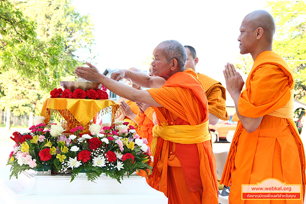 วัดพระธรรมกายมินเนโซตา ประเทศสหรัฐอเมริกา จัดพิธีจุดโคมประทีปถวายเป็นพุทธบูชาเนื่องในวันวิสาขบูชา