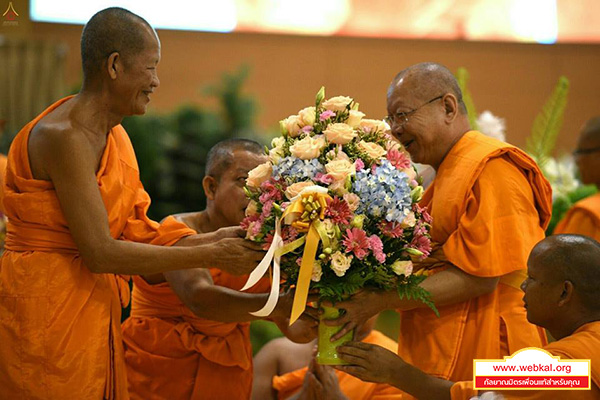 พระสังฆาธิการจาก 15 จังหวัด จำนวนกว่า 350 รูป ได้เดินทางมาถวายกำลังใจแด่พระเทพญาณมหามุนี เจ้าอาวาสวัดพระธรรมกาย