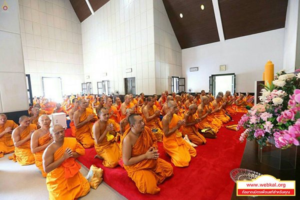 พระสังฆาธิการจาก 15 จังหวัด จำนวนกว่า 350 รูป ได้เดินทางมาถวายกำลังใจแด่พระเทพญาณมหามุนี เจ้าอาวาสวัดพระธรรมกาย