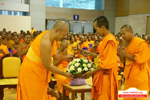 พระสังฆาธิการจาก 15 จังหวัด จำนวนกว่า 350 รูป ได้เดินทางมาถวายกำลังใจแด่พระเทพญาณมหามุนี เจ้าอาวาสวัดพระธรรมกาย