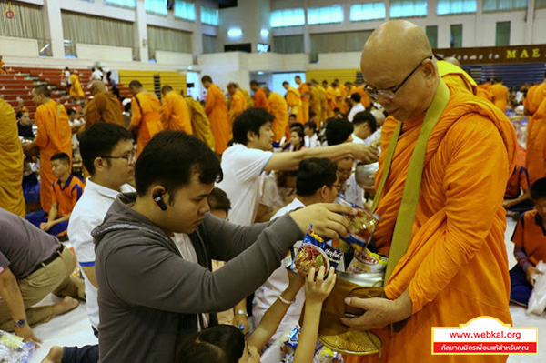 ธุดงคสถานล้านนาร่วมกับสมาคมบัณฑิตล้านนา มหาวิทยาลัยแม่โจ้ และเทศบาลเมืองแม่โจ้ จัดตักบาตรพระสงฆ์และสามเณรจำนวน 1,250รูป +