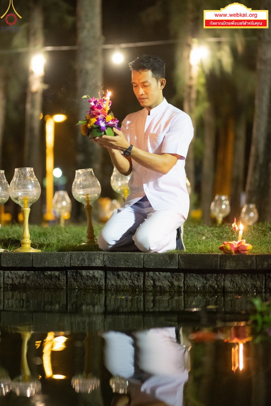 Loy%20kratong%20021.jpg