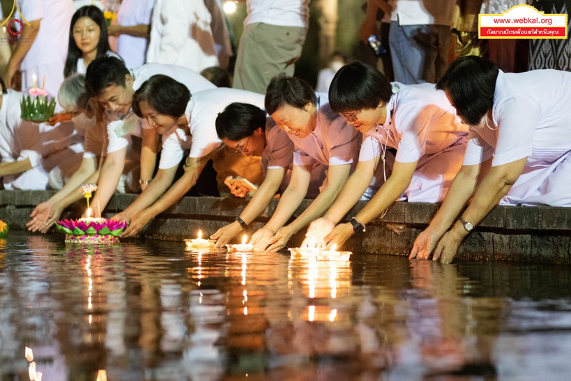 Loy%20kratong%20030.jpg