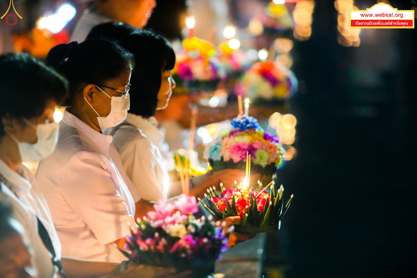 Loy%20kratong%20040.jpg