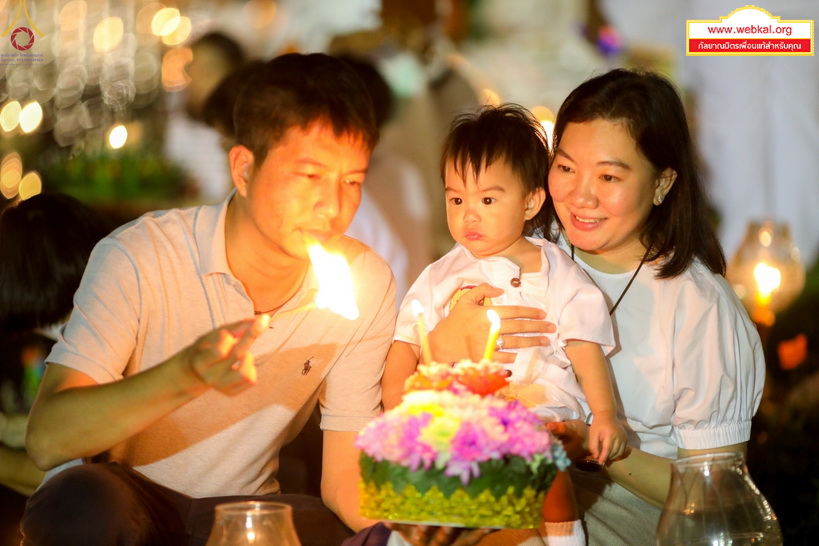 Loy%20kratong%20041.jpg