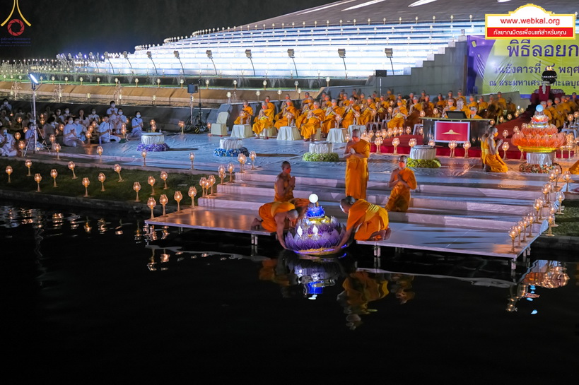 Loy%20kratong%20060.jpg