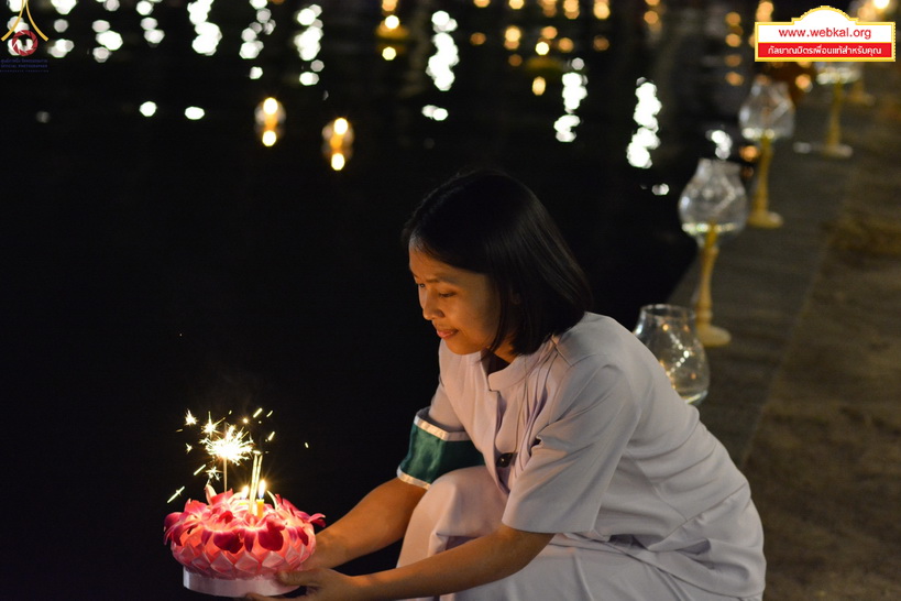 Loy%20kratong%20123.jpg