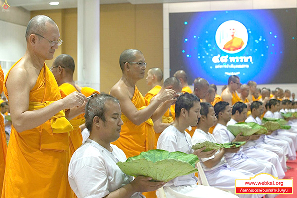 โครงการบรรพชาและอุปสมบทหมู่ ธรรมทายาท รุ่นฤดูร้อน พ.ศ.2560 อบรมระหว่างวันที่ 2 เมษายน - 7 พฤษภาคม พ.ศ. 2560 ( 36 วัน ) ณ มหารัตนวิหารคด 11 วัดพระธรรมกาย